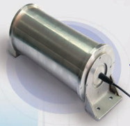 YS-V100光纖振動(dòng)傳感器能夠同時(shí)對(duì)三維振動(dòng)信號(hào)進(jìn)行采集和定位，適用于引擎、發(fā)電機(jī)泵、橋梁、路基、變壓器等領(lǐng)域的振動(dòng)監(jiān)測(cè)。